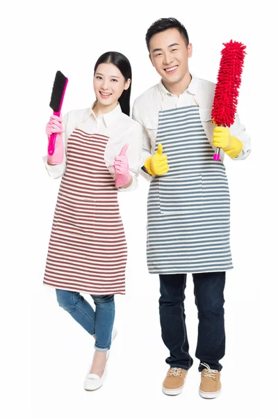 Muž a žena držící čistící prostředky — Stock fotografie