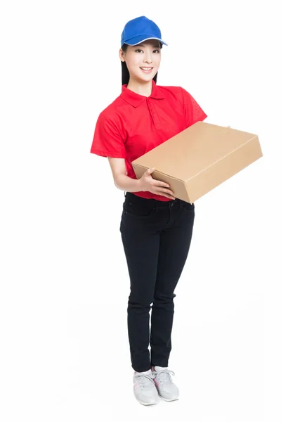 Доставка женщина с картонной коробкой — стоковое фото
