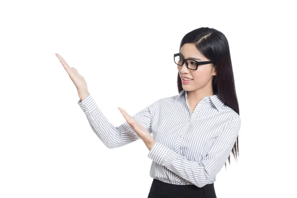 Sonríe Mujer de negocios mostrar los dedos. Modelo de cabello largo aislado  . — Foto de Stock