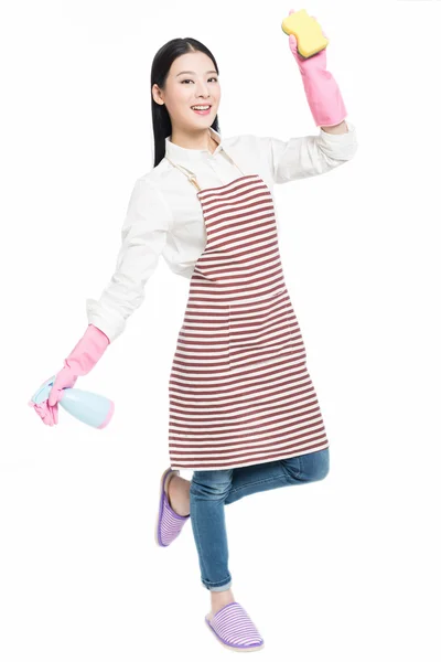 Mladá žena čištění na bílém pozadí — Stock fotografie