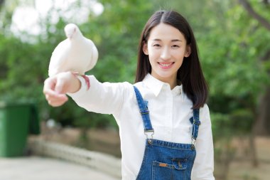 girl feeding pigeons clipart