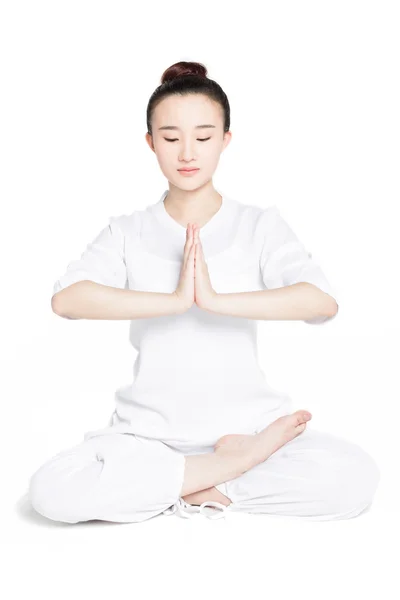 Mulher bonita fazendo meditação ioga — Fotografia de Stock