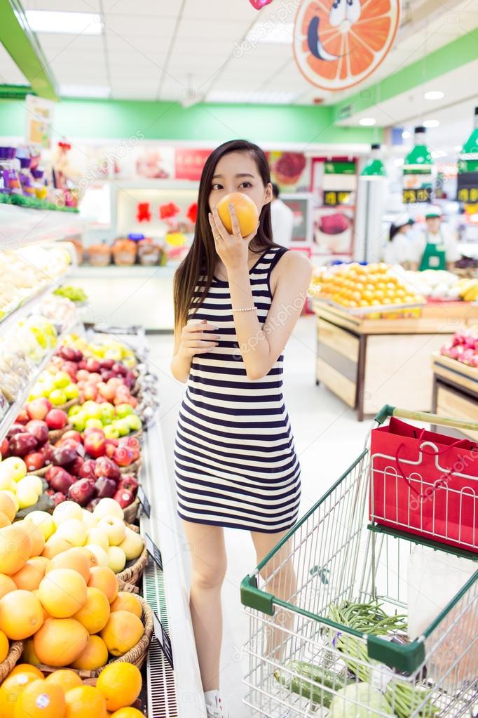 chinese girl in the selection of fruit