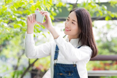 bir cep telefonu kamera ile