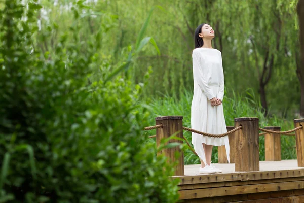 Beautiful young girl in the reeds in the summer — Stock Photo, Image