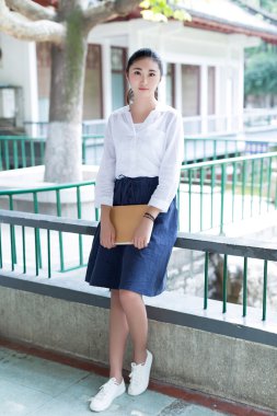 güzel kız öğrenci okulun