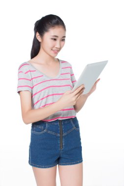 tablet ile Çinli kız