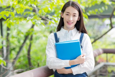 açık havada güzel kız