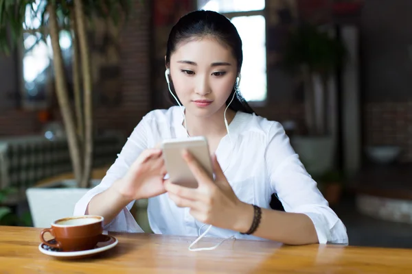 Chica beber café — Foto de Stock