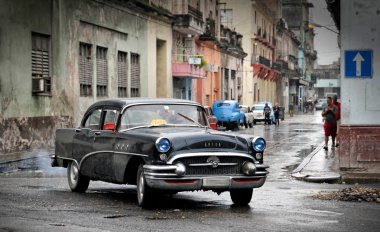 Havana, Küba'da eski arabalar 