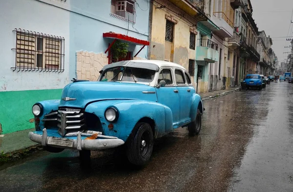 Havana, Küba'da eski arabalar 