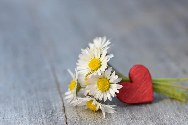 Flowers and heart for love. — Stock Photo, Image