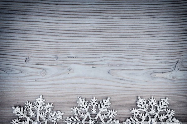 kar taneleri ile Noel süsleri