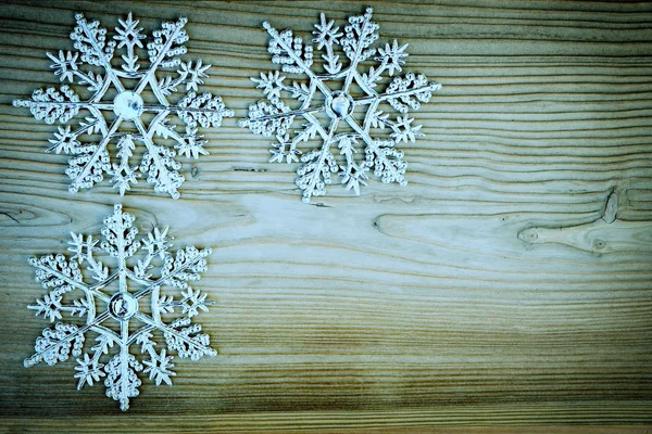 kar taneleri ile Noel süsleri