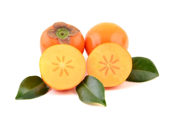 Trabzon hurması meyve yaprakları ile.