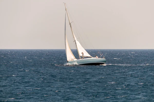 Sailing Vessel in Deep Blue Ocean — Stock Photo, Image
