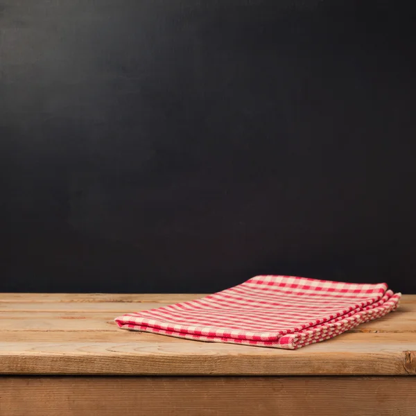 Mesa de plataforma de madeira com toalha de mesa — Fotografia de Stock