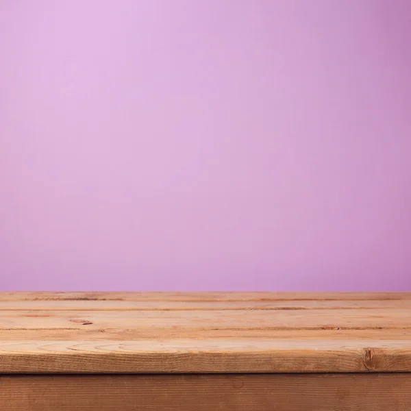 Порожній дерев'яний стіл палуби — стокове фото