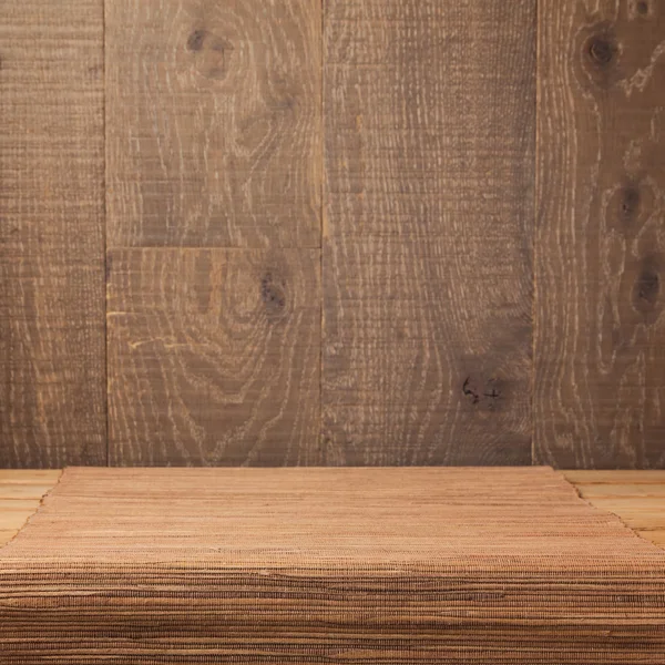空の木製デッキ テーブル — ストック写真