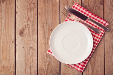 bıçak ve çatal ile boş levha 