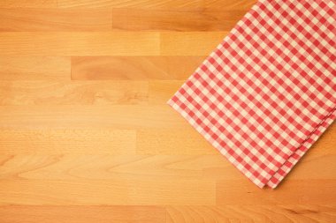 Masa örtüsü mutfak tezgahı üzerinde kontrol