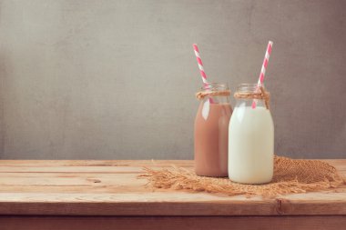 Süt şişesi ve çikolatalı süt şişesi 