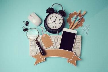 akıllı telefon, klavye ve saat