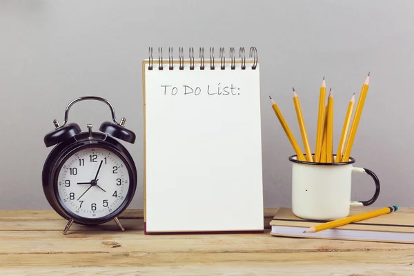 Cuaderno con lista de tareas pendientes — Foto de Stock