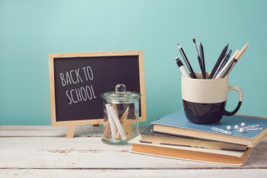 kitap, kalem Kupası ve yazı tahtası