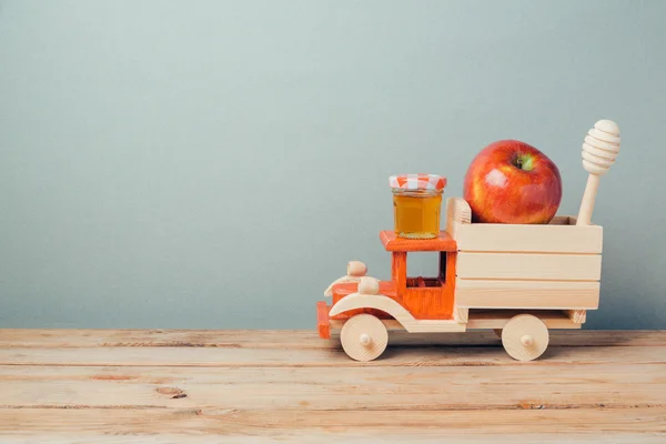 Spielzeugwagen, Honig und Apfel — Stockfoto