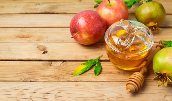 Honey jar, äpplen och granatäpple — Stockfoto