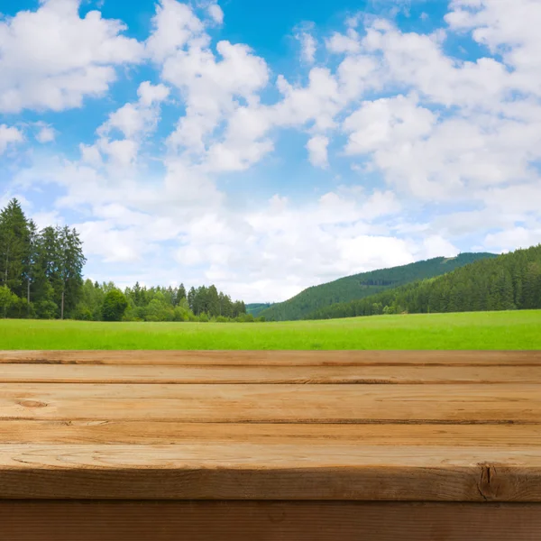 Mesa de plataforma sobre a paisagem da natureza — Fotografia de Stock