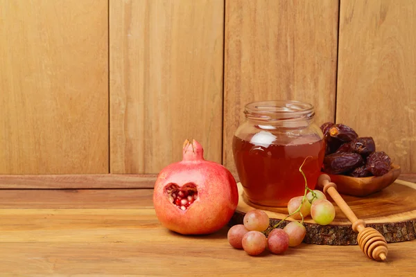 Honig, Granatapfel und Trauben — Stockfoto