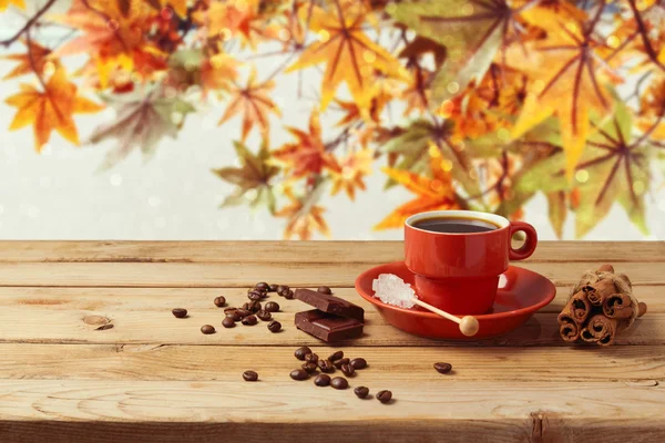 Tazza da caffè su tavolo di legno o — Foto Stock