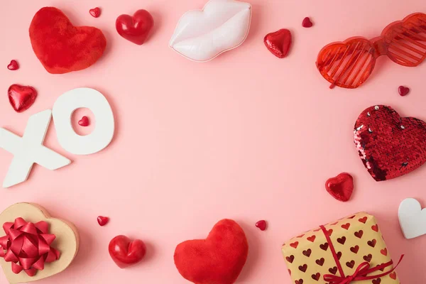 Walentynki Wakacje Koncepcja Pudełka Kształt Serca Różowym Tle — Zdjęcie stockowe