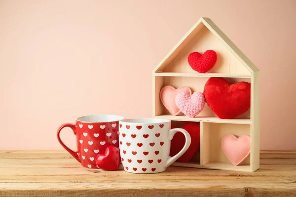 Sevgililer Günü Konsepti Kahve Fincanı Oyuncağı Kalp Şeklinde Pembe Arka — Stok fotoğraf