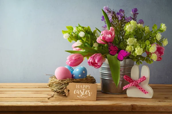 Concepto Vacaciones Pascua Con Huevos Pascua Nido Aves Hermoso Ramo — Foto de Stock