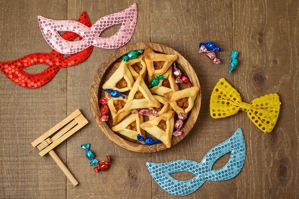 Férias Judaicas Conceito Purim Com Biscoitos Hamantaschen Placa Madeira Máscara — Fotografia de Stock
