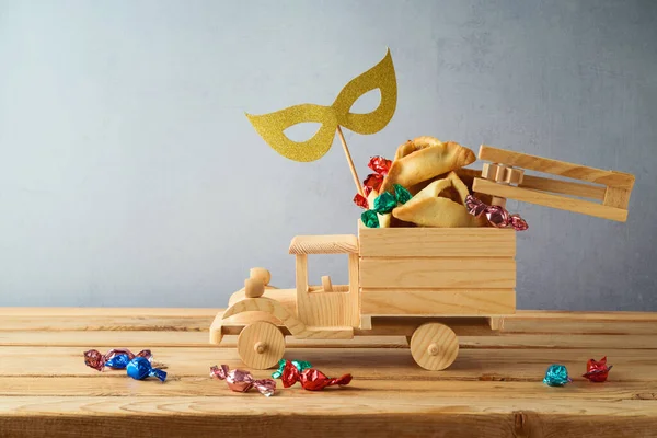 Joodse Vakantie Purim Concept Met Hamantaschen Koekjes Speelgoed Vrachtwagen Houten — Stockfoto