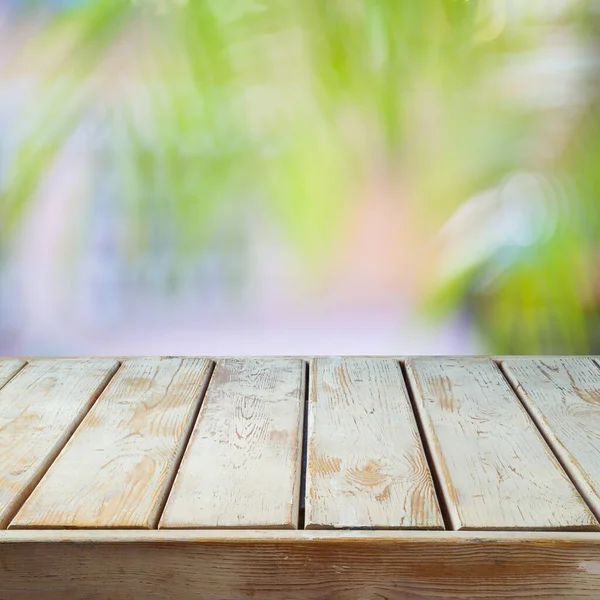 Empty Wooden Table Palm Tree Blurred Background Summer Tropical Nature — Stock Photo, Image