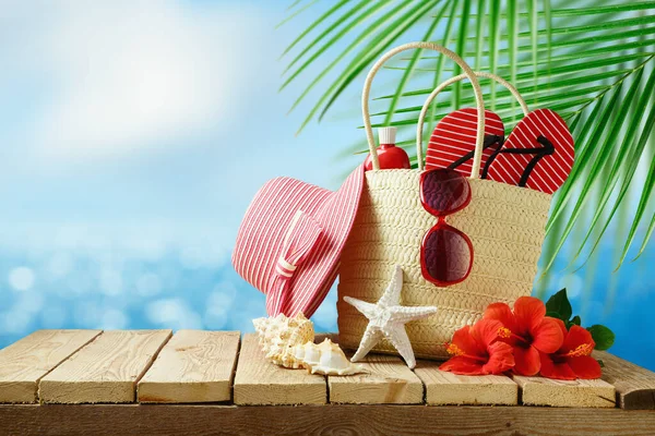 Sommertasche Und Strandzubehör Auf Holztisch Sommerferienkonzept — Stockfoto