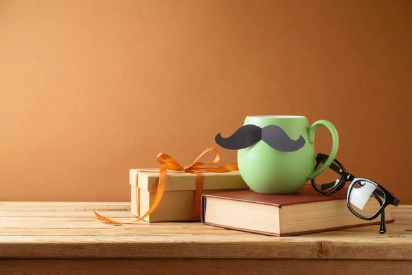 Happy Fathers Day Concept Con Tazza Caffè Verde Baffi Libro — Foto Stock