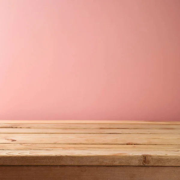 Mesa Madera Vacía Sobre Fondo Pared Rosa Maqueta Interior Para —  Fotos de Stock