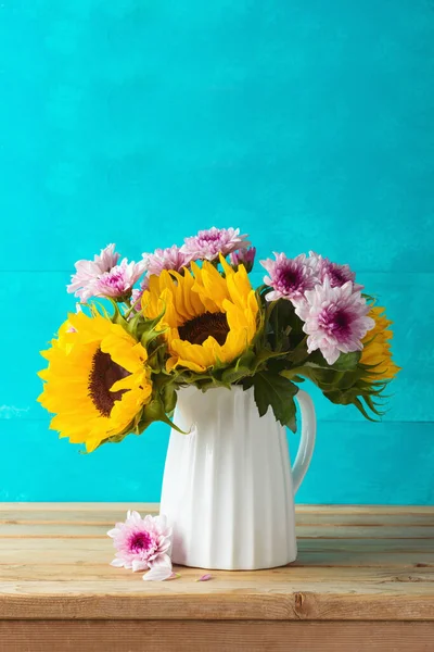 Beautiul Bouquet Sunflowers Wooden Table Blue Background — Stock Photo, Image