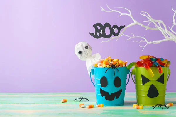 Concepto Celebración Halloween Con Dulces Maíz Dulces Cubo Linterna Jack — Foto de Stock