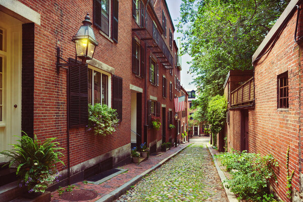 Historic Acorn Street in Beacon Hill, Boston, Massachusetts, USA