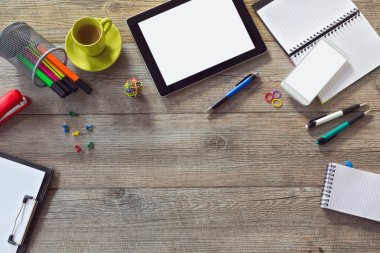 Tablet, smartphone ve kahve Kupası