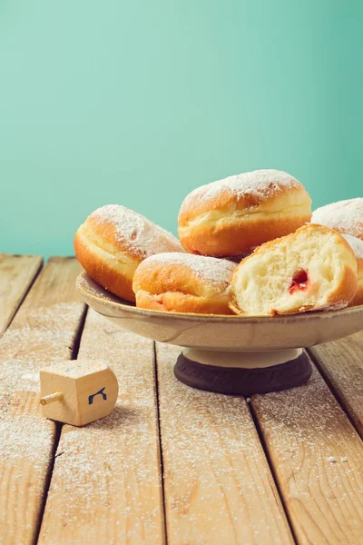 Donuts de geleia com açúcar de confeiteiro — Fotografia de Stock