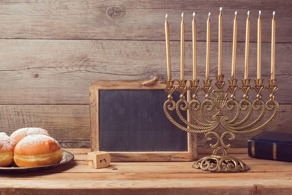 Menorah vintage e lavagna — Foto Stock