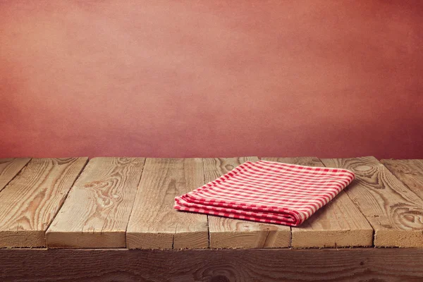 Mesa de plataforma de madeira com toalha de mesa — Fotografia de Stock